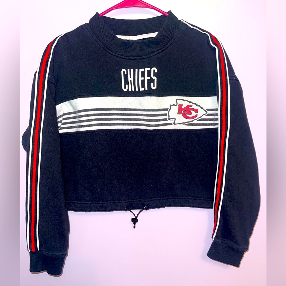 Black cropped KC Chiefs sweatshirt